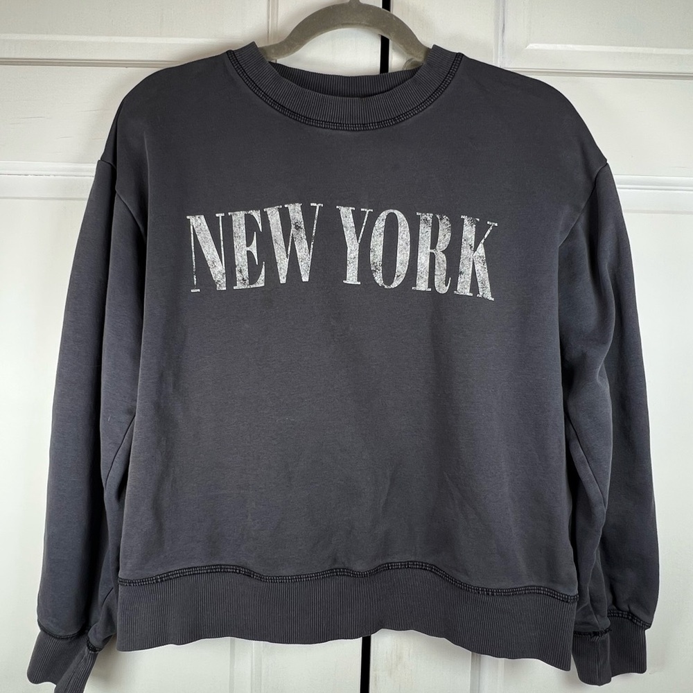 H&M Cropped New York Crewneck Sweatshirt Charcoal Color very Soft Lining Size XS
